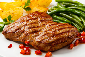 Grilled steak and atring beans