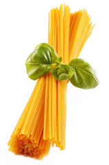 Spaghetti z listkiem bazylii