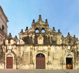 Fototapeta na wymiar Iglesia de la Merced, Granada, Nikaragua.
