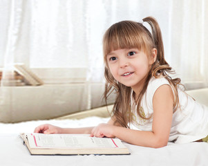 Naklejka premium Girl with book