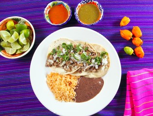 tacos de puerco pork taco with chili sauces
