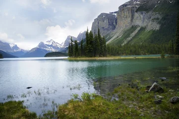 Foto op Plexiglas Maligne Lake and Spirit Island near Jasper in Alberta Canada © quasarphotos