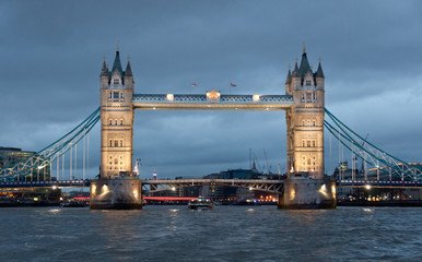 Obraz na płótnie Canvas The Tower Bridge