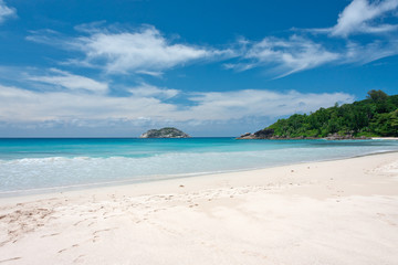plage idyllique de sable blanc aux Seychelles, Mahé