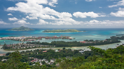 Obraz premium Victoria, stolica Seszeli, marina „Eden Island”