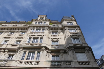 Fototapeta na wymiar Immeuble bourgeois du quartier des Buttes-Montmartre à Paris