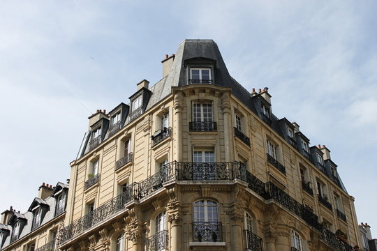 Immeuble du quartier des Buttes-Montmartre à Paris