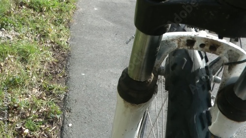 anfahren am fahrbahnrand mit dem fahrrad