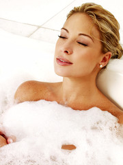 Mujer entre espuma.