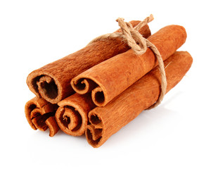 Obraz na płótnie Canvas Cinnamon bark isolated on white