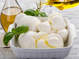olive oil over buffalo mozzarella-olio su  mozzarelle