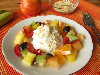 Quark mit Obst und Mandeln