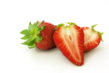 fraises sur fond blanc