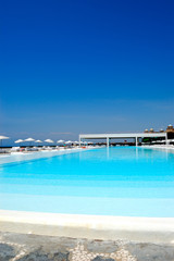 Fototapeta na wymiar Basen w nowoczesny i luksusowy hotel, Antalya, Turcja