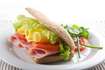 bocadillo de jamón y queso