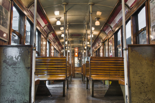 1900's Buenos Aires subway wagon interior