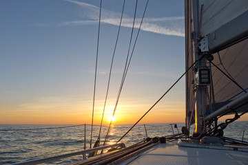 coucher de soleil en voilier