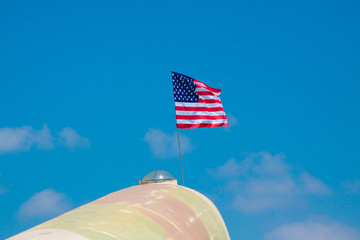 Flugzeugrumpf mit amerikanischer Fahne