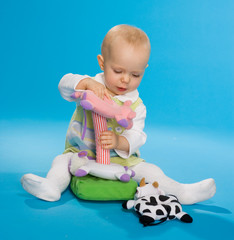 baby and toy © mbt_studio