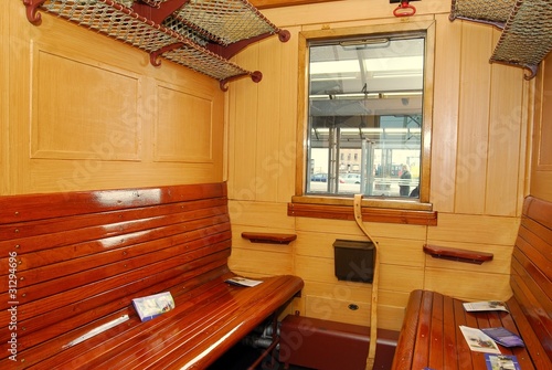 "Altes Zugabteil - Holzklasse" Stockfotos und lizenzfreie Bilder auf