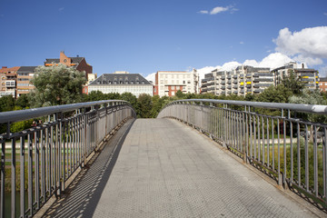 Ponte sul fiume, Leon