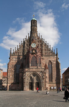 Hauptmarkt mit Frauenkirche N&uuml;rnberg
