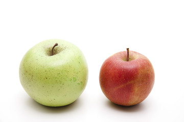 Roter und grüner Apfel