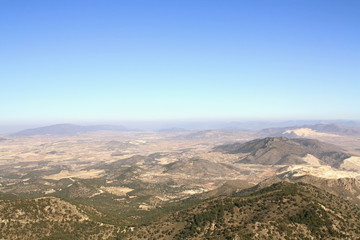 paisaje de canteras en la frontera de Murcia y Alicante