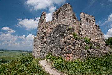 Fototapeta na wymiar Ruiny zamku w Homburg Gössenheim, Dolna Frankonia