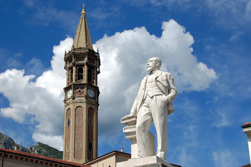 Statue von Mario Cermenati in Lecco - obrazy, fototapety, plakaty