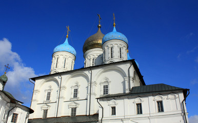 Fototapeta na wymiar Domes of Spaso-Preobrazhensky Cathedral