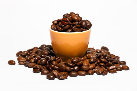 Tasse mit Kaffeebohnen