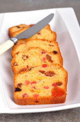Les tranches de cake aux fruits