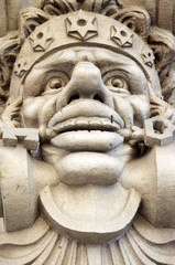 Südamerikanische Steinmaske an einem Haus in Barcelona