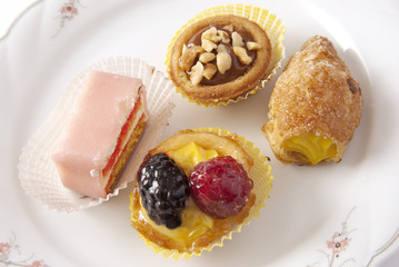 Piattino con pasticcini