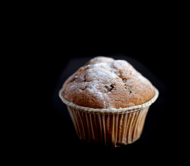 muffins maison sur fond noir