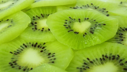 Foto op Plexiglas Snijden van sappige kiwi © iGoolin