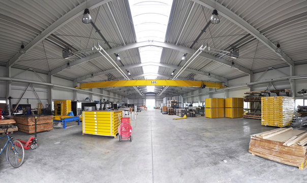 factory building inside // Metallbau Konstruktionshalle Innenauf