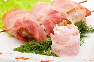 Fried meat with salad and dill
