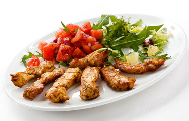 Grilled chicken nuggets and vegetables
