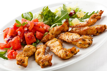 Grilled chicken nuggets and vegetables