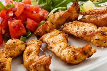 Grilled chicken nuggets and vegetables