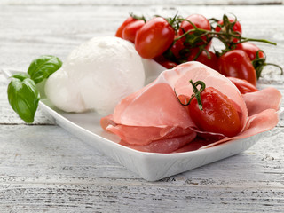 parma ham with mozzarella and tomatoes