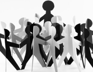 ribambelles d'enfants en noir et blanc à l'école