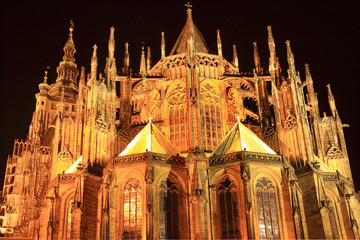 Fototapeta premium Gothic St. Vitus' Cathedral on Prague Castle in the Night