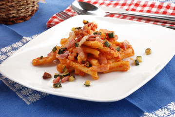 FUSILLI AL SUGO E RICOTTA