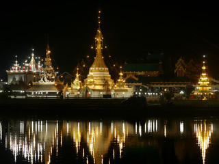 Wat Jong Klang in Mae Hong Son at night