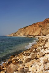 Fototapeta na wymiar view of a curvy shore line with cliffs