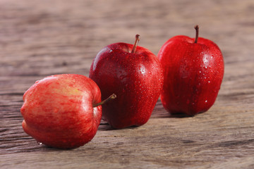 red apple