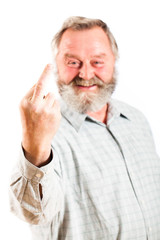 Senior mit gestrecktem Mittelfinger